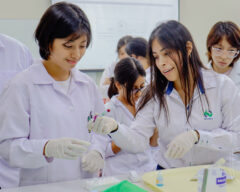 Tecnología ELISA en acción: estudiantes de Veterinaria UPCH se capacitan con expertos de IDEXX-Invetsa